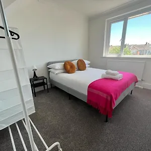 2 Bedroom Flat Free Parking Great Location Southampton